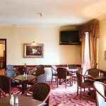 Burnett Arms Hotel 