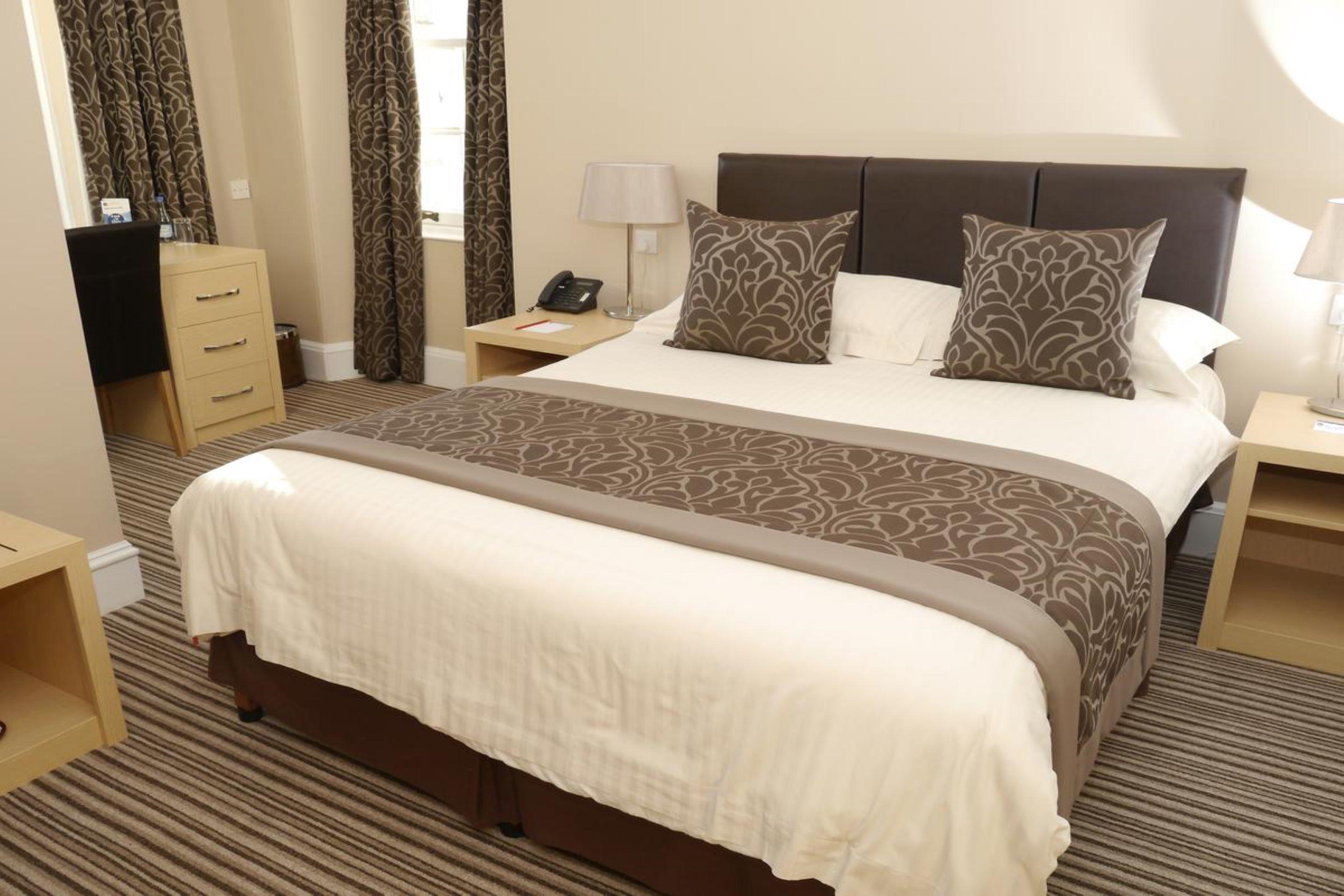 Hotel Burnett Arms